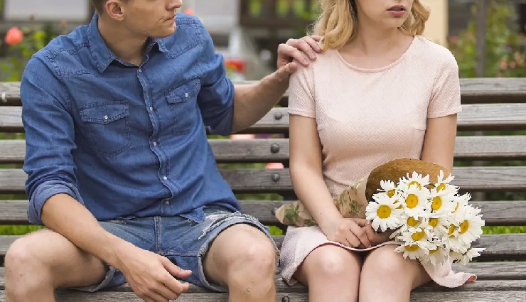 6 Big Signs of Losing Feelings in a Relationship