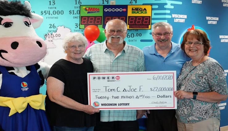 28 साल पुराना वादा पूरा कर दोस्त ने निभाई दोस्ती, मामला 165 करोड़ रूपये की लॉटरी का