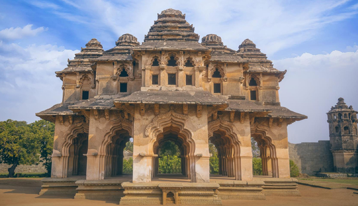 karnataka,karnataka tourist places,honeymoon in karnataka,honeymoon in hampi,hampi tourist plaes,virupaksha temple,elephant stables hampi,queens bath hampi,matanga hill hampi,lotus mahal hampi,monolithic bull hampi,best time to visit hampi,how to reach hampi,best time to reach hampi,hampi tourism,holidays,travel,india tourism,tourist places in india