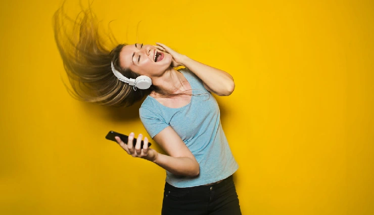 habits that damage hearing,surprising causes of hearing loss,how to protect ear health,effects of loud music on hearing,everyday habits affecting hearing,hearing health tips,causes of ear problems,prevent hearing loss naturally,lifestyle habits and ear health,ear care tips