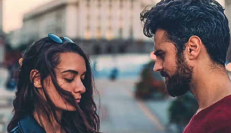 avoid love bombing,healthy relationship tips,signs of love bombing,establish clear boundaries,pace your relationship,open communication in relationships,consistent relationship behavior,respect for individuality,conflict resolution in relationships,small gestures over grand displays,mutual support in relationships,trust your instincts in love