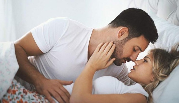 12 Signs That Someone Loves You Madly