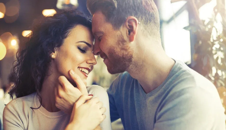 signs someone loves you,couple tips,relationship tips