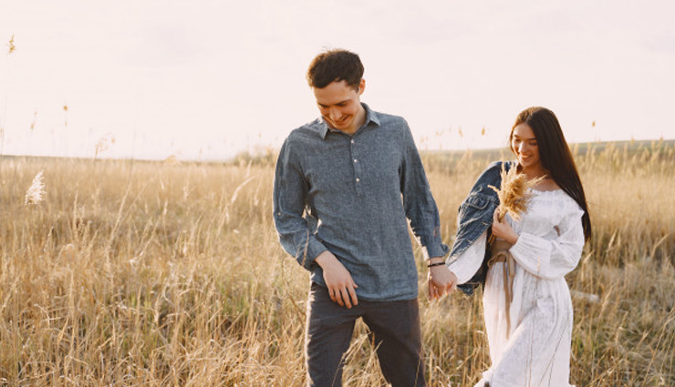 signs someone loves you,couple tips,relationship tips