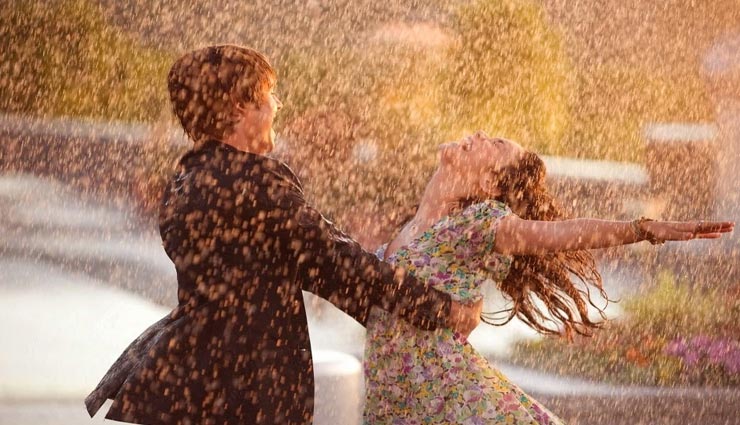 बरसात के इन पलों को बनाए रोमांटिक, करें ये 5 काम