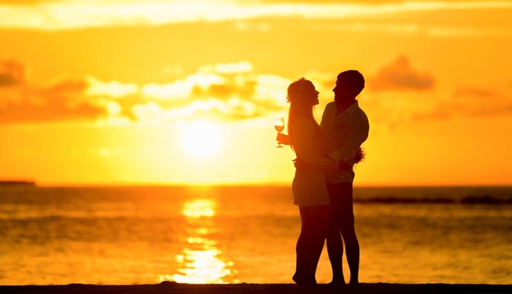 relationship tips,relationship tips in hindi,romance in couple,romantic husband,romantic couple