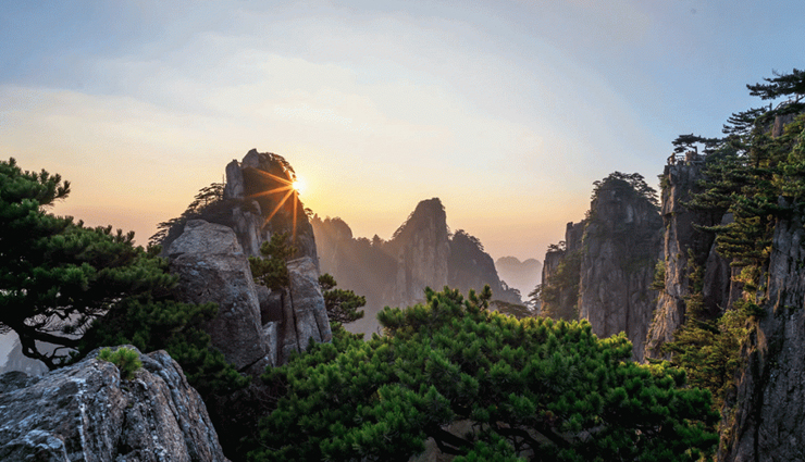 love lock destinations to visit around the world,love lock destinations,pont des arts bridge,paris,hohenzollern bridge,germany,mt huangshan,china,most ljubavi,serbia,brooklyn bridge,new york