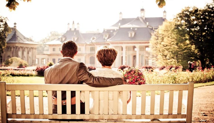 मिस्ड कॉल के जरिए हुआ 60 साल की महिला और 20 वर्षीय युवक के बीच प्यार, फिर हुआ कुछ ऐसा जिसने किया हैरान