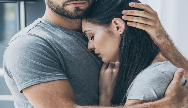 जरूरत से ज्यादा निर्भर हैं अपने पार्टनर पर आप, इन संकेतों से लगाए इसका पता