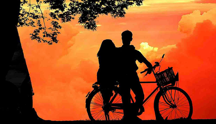 phrases to make your boyfriend crazy about you,tips to make your boyfriend crazy,sweet phrases for love,love phrases,mates and me,relationship tips