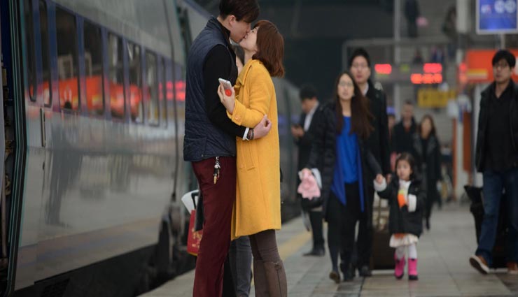 interesting news,weird train,love special train in china,train for single people