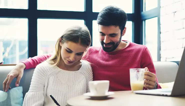 body language signs of woman that tell different things,mates and em,relationship tips