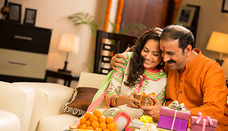 Father's Day Special : सुंदर तोहफे से लाए पिता के चहरे पर मुस्कान, यहां से ले आइडिया