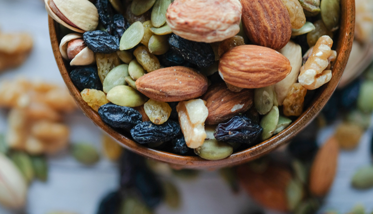 low cholesterol,healthy diet,foods to lower cholesterol,soluble fiber,healthy fats,fruits,vegetables,legumes,whole grains,lean proteins,skim milk,greek yogurt,tofu,Olive Oil,flaxseed oil,quinoa,brown rice,oatmeal,green tea,berries,dark chocolate,Health tips,healthy living