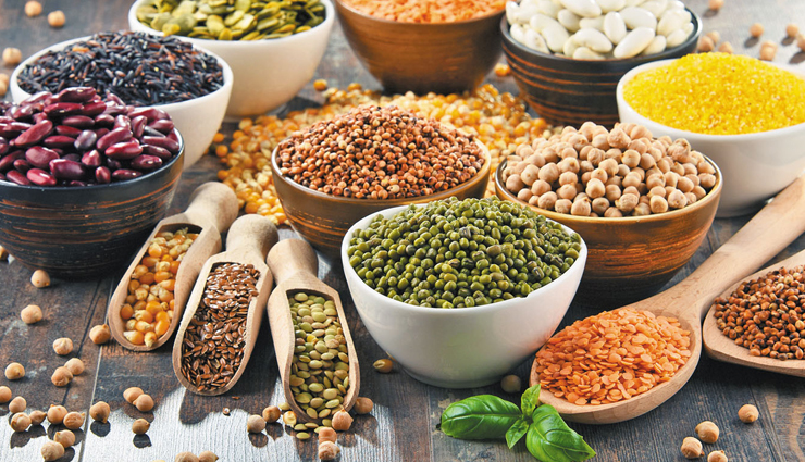 low cholesterol,healthy diet,foods to lower cholesterol,soluble fiber,healthy fats,fruits,vegetables,legumes,whole grains,lean proteins,skim milk,greek yogurt,tofu,Olive Oil,flaxseed oil,quinoa,brown rice,oatmeal,green tea,berries,dark chocolate,Health tips,healthy living