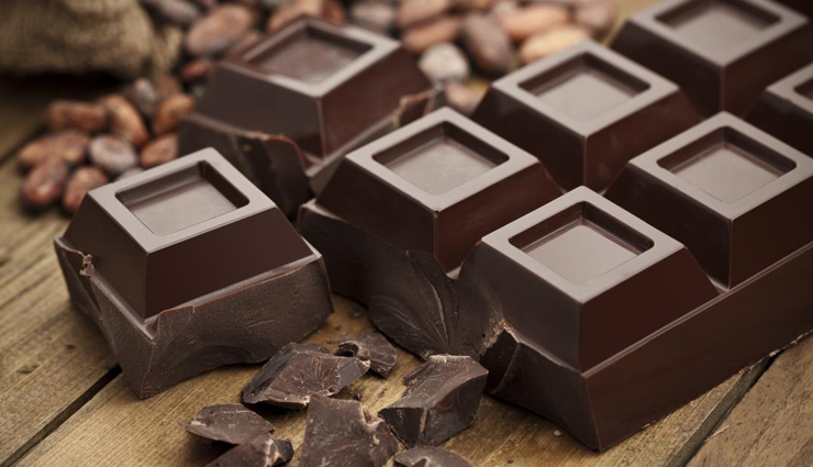 low cholesterol,healthy diet,foods to lower cholesterol,soluble fiber,healthy fats,fruits,vegetables,legumes,whole grains,lean proteins,skim milk,greek yogurt,tofu,Olive Oil,flaxseed oil,quinoa,brown rice,oatmeal,green tea,berries,dark chocolate,Health tips,healthy living