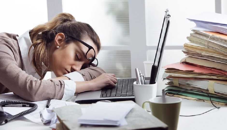 कॉफी की नहीं, अब चाहिए नेचुरल एनर्जी! सुस्ती और नींद भगाने के लिए अपनाएं ये प्राकृतिक उपाय