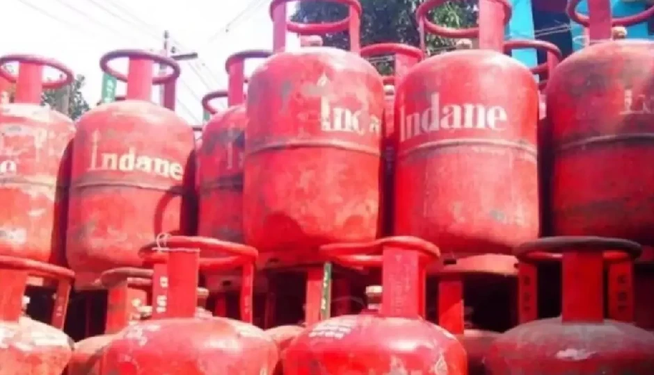 LPG की कीमतों में लगातार दूसरे महीने भारी गिरावट, जानिए देश के प्रमुख शहरों के नए दाम