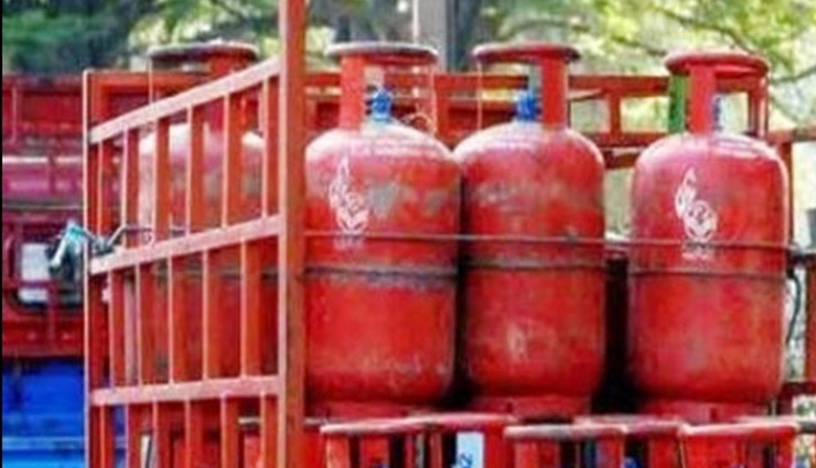 लॉकडाउन में सस्ता हुआ गैस सिलेंडर, कीमतों में 162 रुपए की कटौती