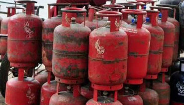 महंगाई की मार झेल रही जनता को बड़ी राहत, 100 रुपये तक सस्ता हुआ LPG सिलेंडर
