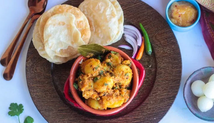 luchi aloo,bengali breakfast,aloo recipe,breakfast recipe