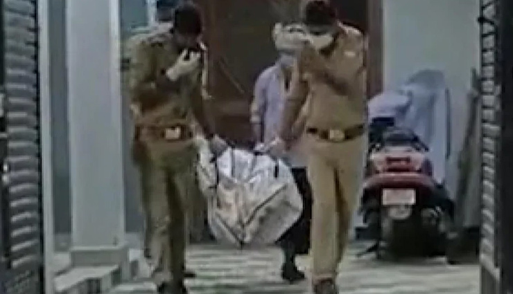 लखनऊ: एक हफ्ते तक मां की लाश के साथ रही बेटी, बदबू आई तो पड़ोसियों ने पुलिस को की शिकायत