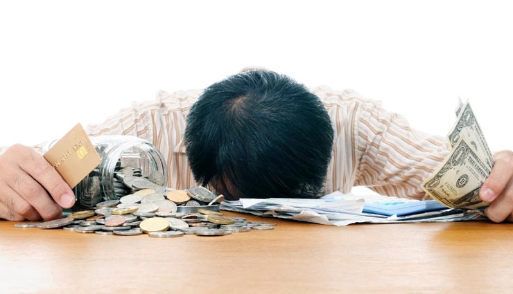 आर्थिक परेशानियों से बचाता हैं धन का सही स्थान पर रखा होना, राशिनुसार जानें इसकी सही दिशा