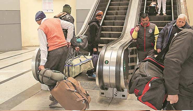 ज्यादा सामान पर जुर्माना वसूलने का फैसला रेलवे ने वापस लिया