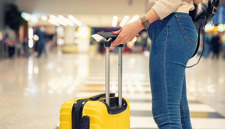 सोलो ट्रिप पर जाने वाली महिलाएं रखें इन बातों का ध्यान, सफर बनेगा आसान solo female travel,women safety while traveling alone,solo travel tips,women travel guide,female solo traveler tips,solo trip planning,safe travel for women,solo travel destinations for women,women hostel safety tips,women backpacking tips