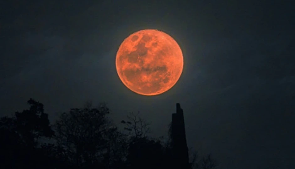 7 सितंबर को लगेगा चंद्र ग्रहण, जानें भारत में कब और कहां दिखेगा यह अद्भुत नजारा