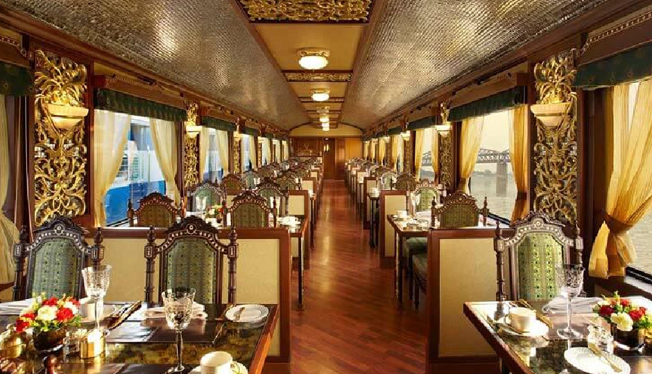 इन लग्ज़री ट्रेनों में सफर के लिए बेचनी पड़ेगी प्रॉपर्टी? जानें रूट और प्रति यात्री किराया