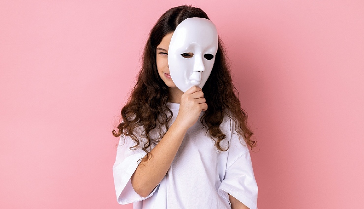 signs she pretending to love you,one-sided love,unreciprocated love,fake love signs,emotional manipulation in relationships,unhealthy relationship signs,signs of insincere affection,how to know if she truly loves you,mental health and toxic love,emotional pain in love,insecure relationships,recognizing fake love