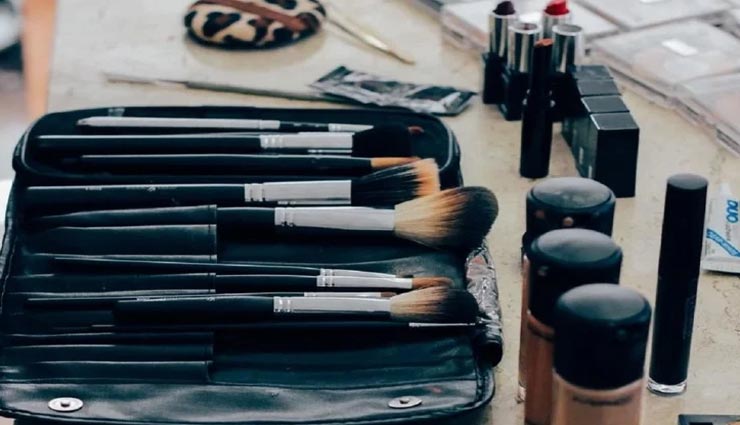 स्ट्रेच मार्क्स को छुपाएं मेकअप की मदद से, आजमाए ये ट्रिक्स