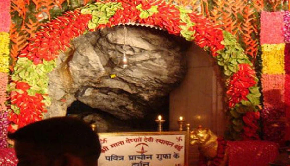 भारत की 5 दिव्य गुफाएं जहां भक्त नवरात्रि में मां दुर्गा के अद्भुत रूपों के करते हैं दर्शन