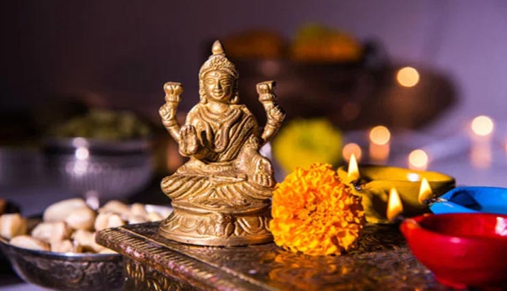 मां लक्ष्मी की नाराजगी बना सकती हैं आपको कंगाल, भूलकर भी न करें ये काम