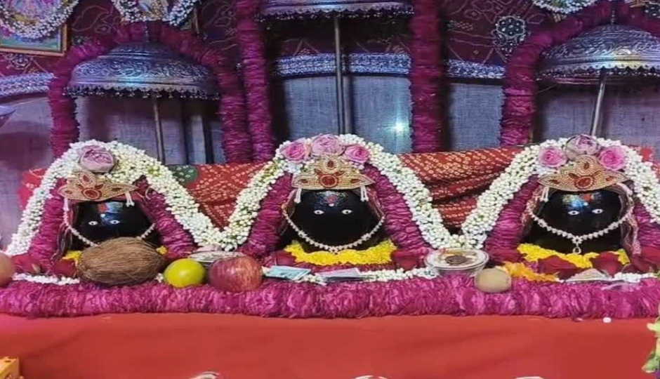 जयपुर में नवरात्रि 2025: कृत्रिम बर्फबारी और त्रिकूट पर्वत की गुफाओं के बीच भव्य मां वैष्णो देवी दरबार सजा