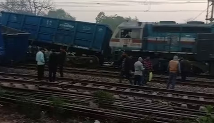 यूपी के सुल्तानपुर में दो मालगाड़ियों की आमने-सामने टक्कर, एक पायलट घायल 