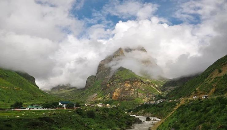 आखिर क्यों कहा जाता हैं इसे हिंदुस्तान का आखिरी गांव, जुड़े है कई रहस्य