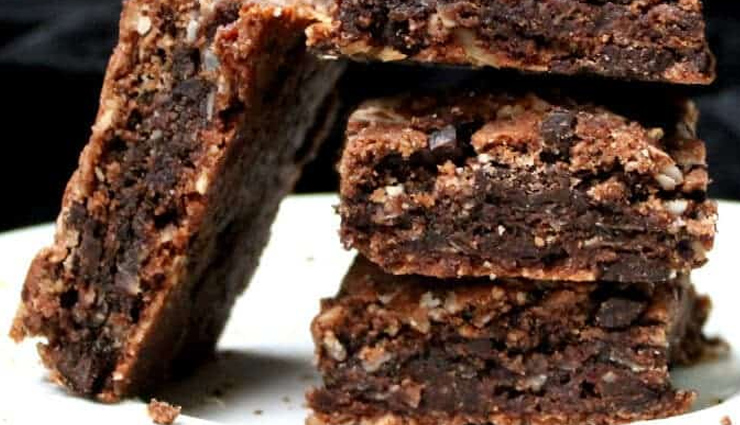 Recipe- Super Delicious Vegan Chocolate Macadamia Bars