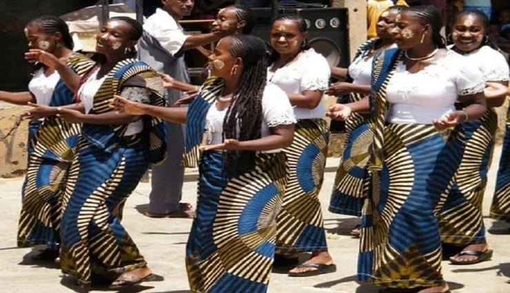 इस देश में सभी पहनते हैं एक समान कपडे, जानिए इससे जुड़ी रोचक बातें weird news,interesting facts,fourth largest island,madagascar