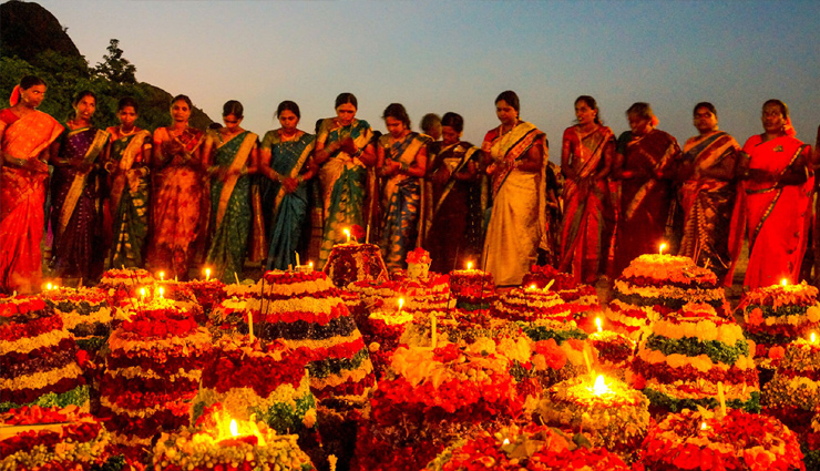 unusual festivals you can experience in india,6 unusual festivals you can experience in india,travel in india,tourist places in india,holidays in india