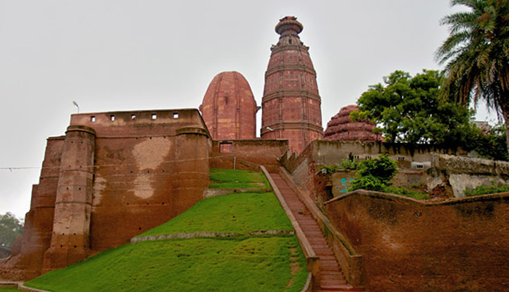 hindu temples destroyed by mughals