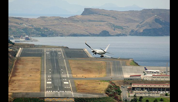 deadliest airports in the world,deadly runways,risky airport in the world,narsarsuaq airport,greenland,madeira airport,mcmurdo air station,antarctica,paro airport in bhutan,himalayan mountains,toncontin airport,tegucigalpa,honduras
