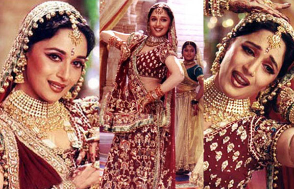 जब अभिनेत्रियों ने पहने भारी भरकम कोस्टूमस ,जाने किसने कितने किलो की पहनी ड्रेस 7 heaviest costumes worn by b-town divas,heavy costumes of bollywood divas,deepika padukone,anushka sharma,madhuri dixit,aishwarya rai,Kareena Kapoor