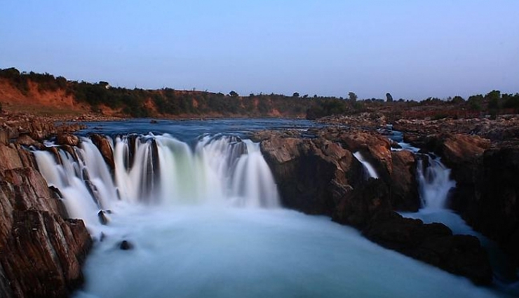 madhya pradesh,monsoon places to visit in madhya pradesh khajuraho temple,kanha national park,dhuandhar falls,pachmarhi,omkareshwar