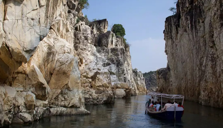 madhya pradesh,places to visit in madhya pradesh,khajuraho temples,sanchi stupa,orchha,bhopal,kanha national park,bhedaghat