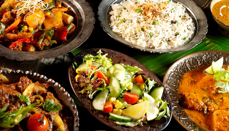 सैलानियों को अपनी ओर आकर्षित करते हैं मध्यप्रदेश के ये 7 स्ट्रीट फूड, सैर करने जाएं तो जरूर लें स्वाद 