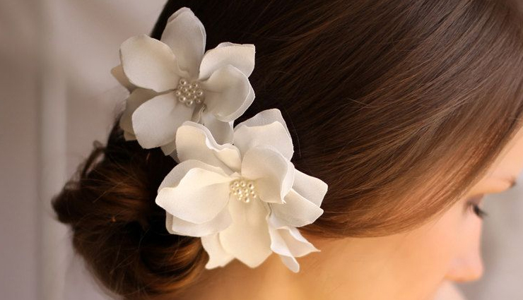 flowers wear in hair,purple orchid,daisy,red rose,marigold flower,lily,peony,camellia flower,magnolia flower,fashion,fashion tips