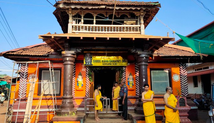 gokarna tourist places,kudle beach,om beach,mahabaleshwar temple,paradise beach,half-moon beach,mirjan fort,koti tirtha,bhadrakali temple,lalguli falls,maha ganapati temple