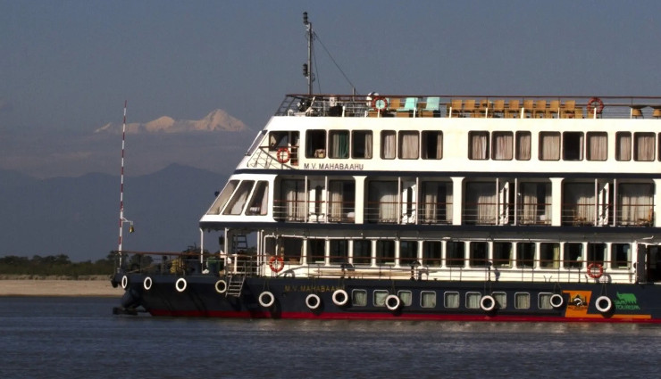 must-try river cruises asia,luxury river cruises,cunard japan cruise,mekong princess vietnam,mahabaahu brahmaputra river,thai river cruise bangkok,royal caribbean asia,assam bengal navigation,anawrahta irrawaddy river,komodo trails indonesia